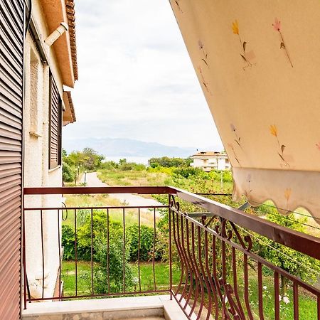 Ritsinia Apartments Aigio Bagian luar foto