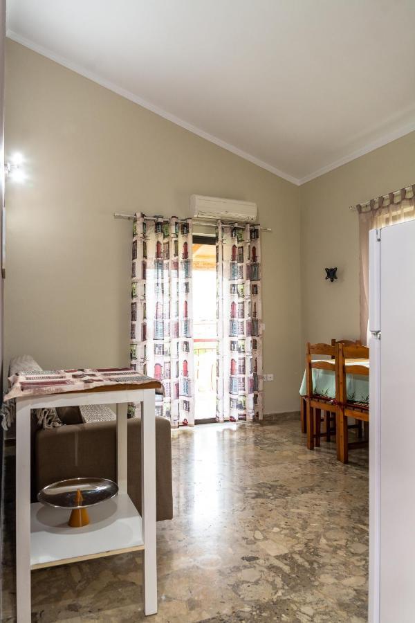Ritsinia Apartments Aigio Bagian luar foto