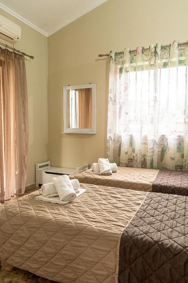 Ritsinia Apartments Aigio Bagian luar foto