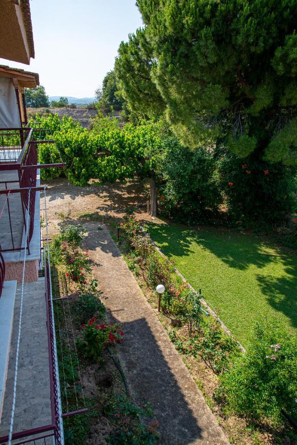 Ritsinia Apartments Aigio Bagian luar foto